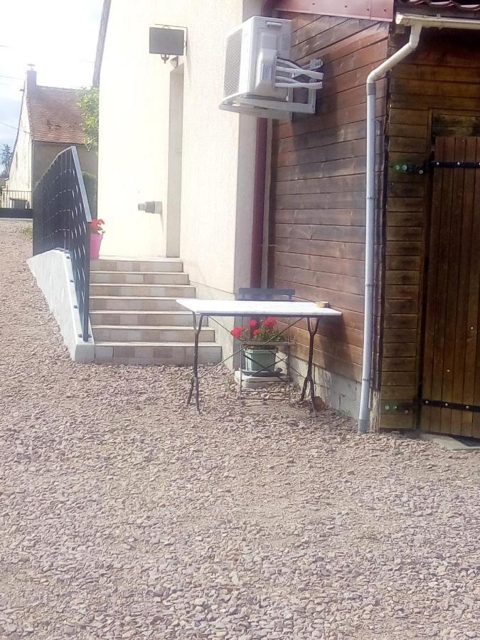 Les Vignes D'Ygrande Apartment Bagian luar foto